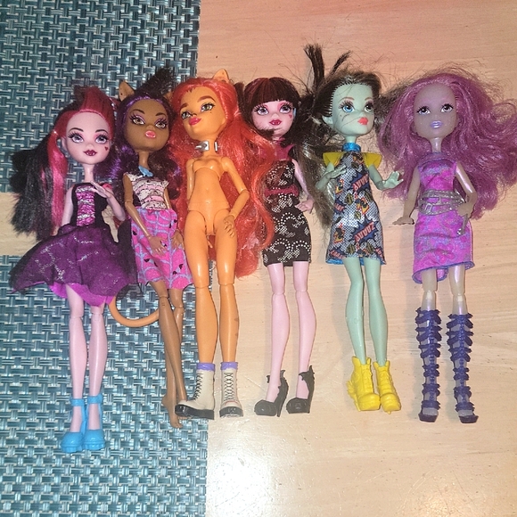 Lot Of Monster High Dolls - Picture 1 of 1